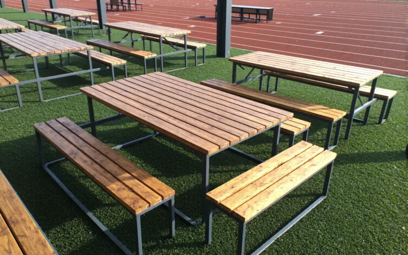 Zestaw mebli ogrodowych stół z ławkami drewno i metal